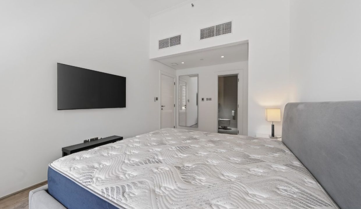 Vacant I Fully Furnished I Upgraded 2 Bed-12