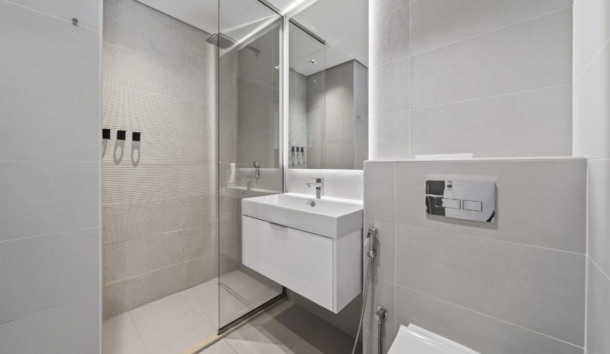 Vacant I Fully Furnished I Upgraded 2 Bed-18