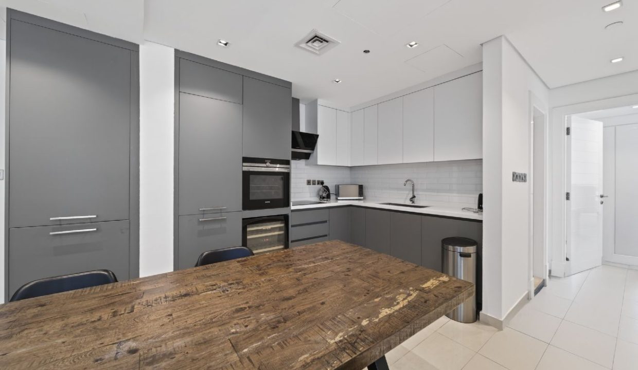 Vacant I Fully Furnished I Upgraded 2 Bed-5