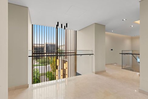 Luxury 4BR Furnished Villa in Golf Place-12