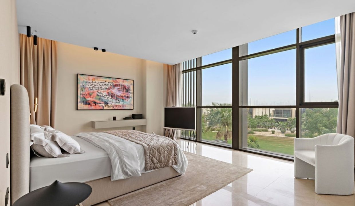 Luxury 4BR Furnished Villa in Golf Place-13