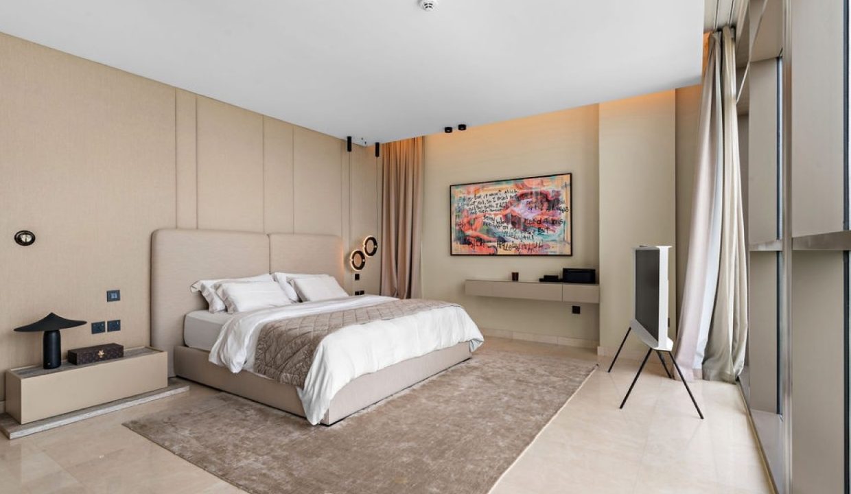 Luxury 4BR Furnished Villa in Golf Place-14