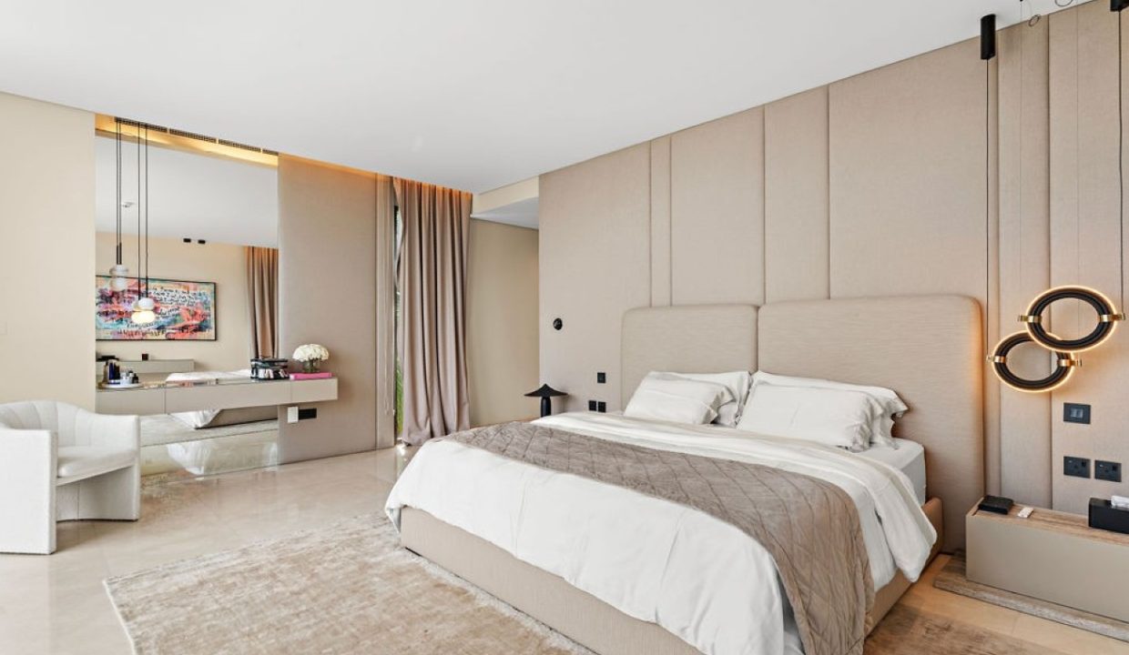 Luxury 4BR Furnished Villa in Golf Place-15