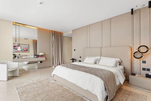 Luxury 4BR Furnished Villa in Golf Place-15