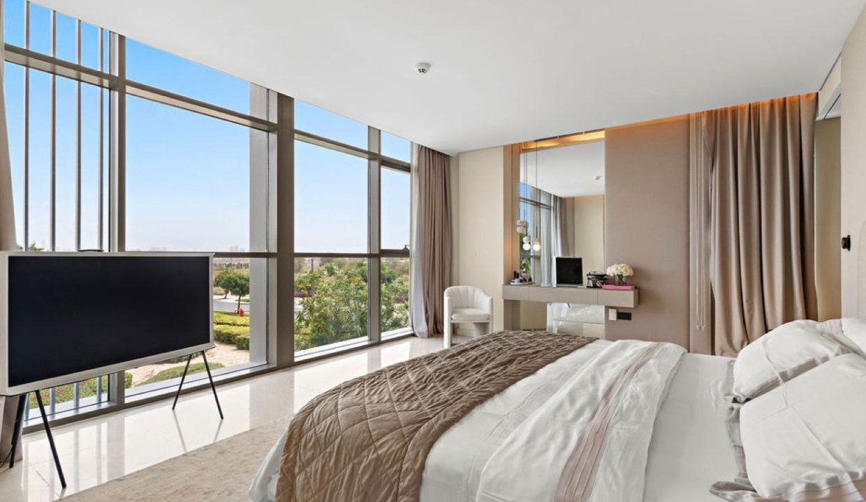 Luxury 4BR Furnished Villa in Golf Place-16