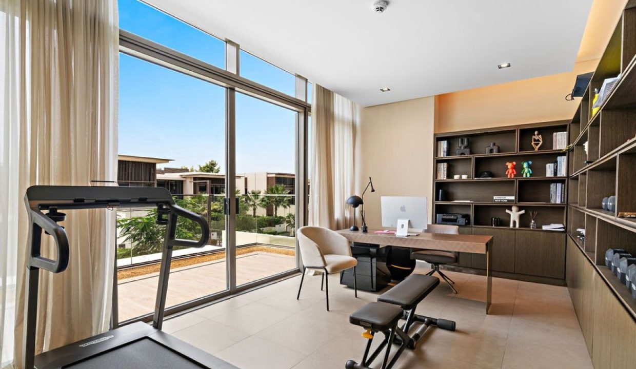Luxury 4BR Furnished Villa in Golf Place-20