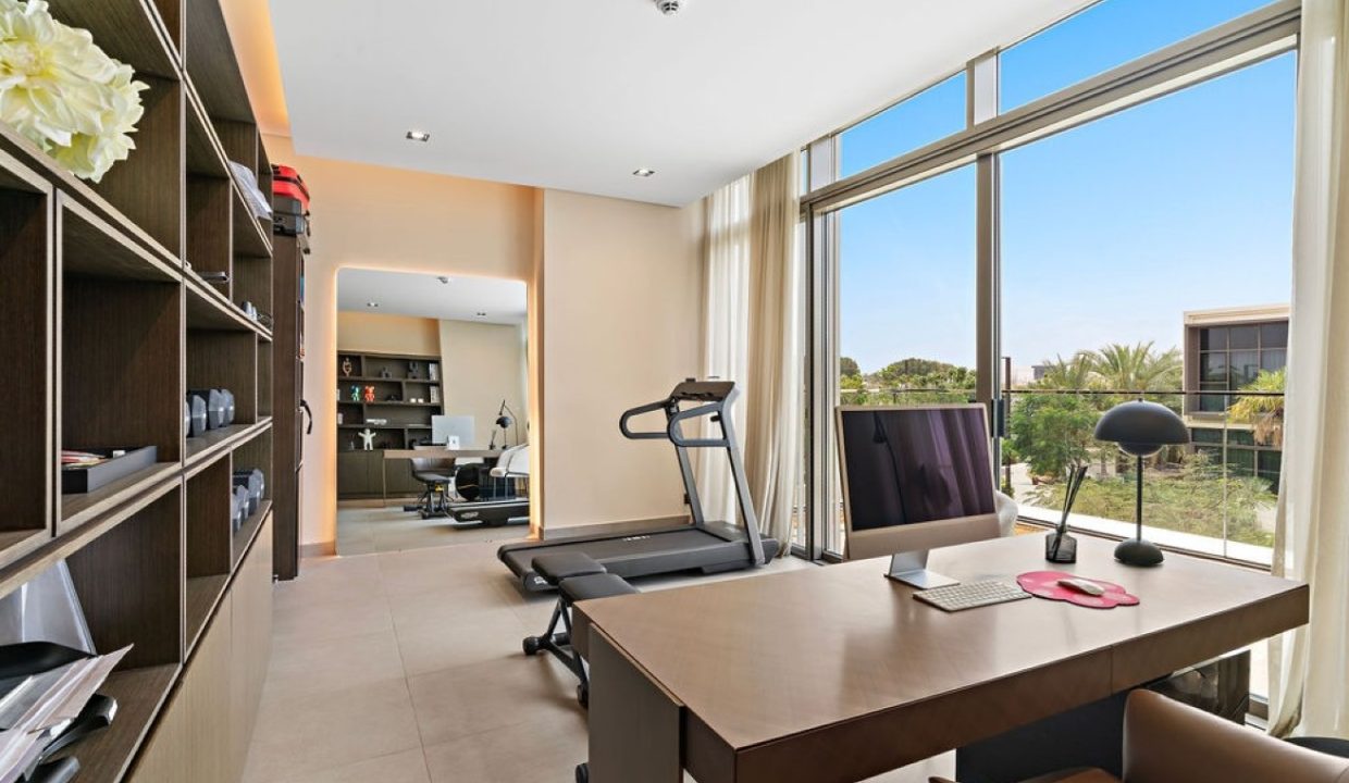 Luxury 4BR Furnished Villa in Golf Place-21