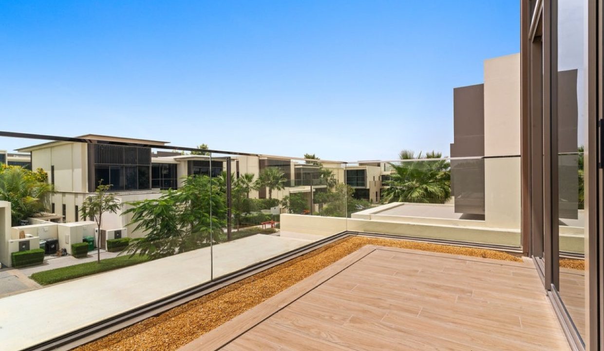 Luxury 4BR Furnished Villa in Golf Place-23