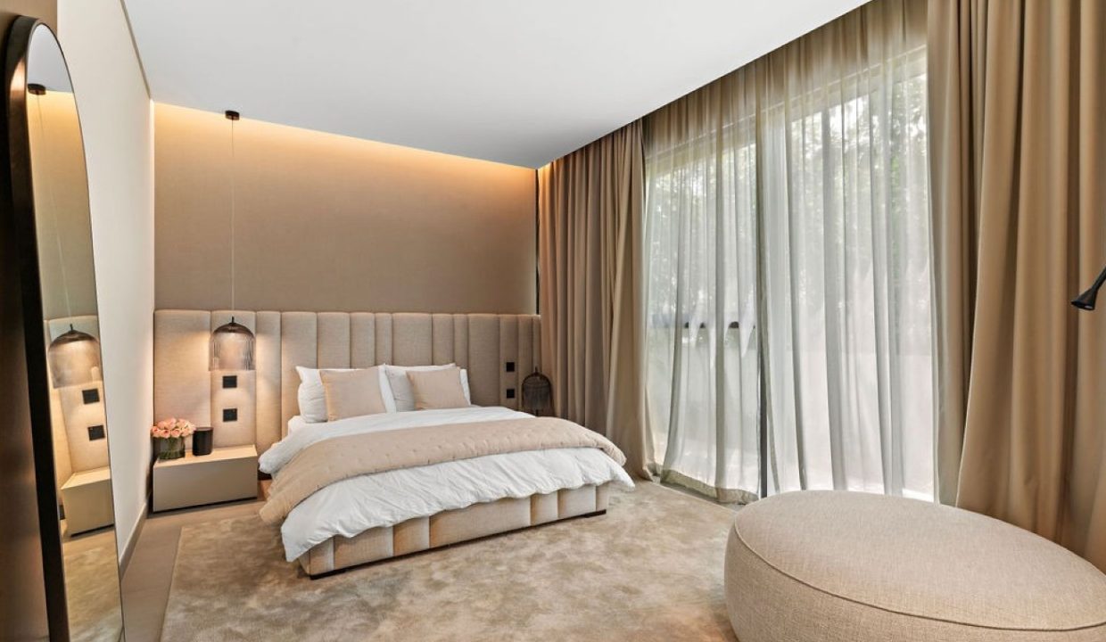 Luxury 4BR Furnished Villa in Golf Place-24