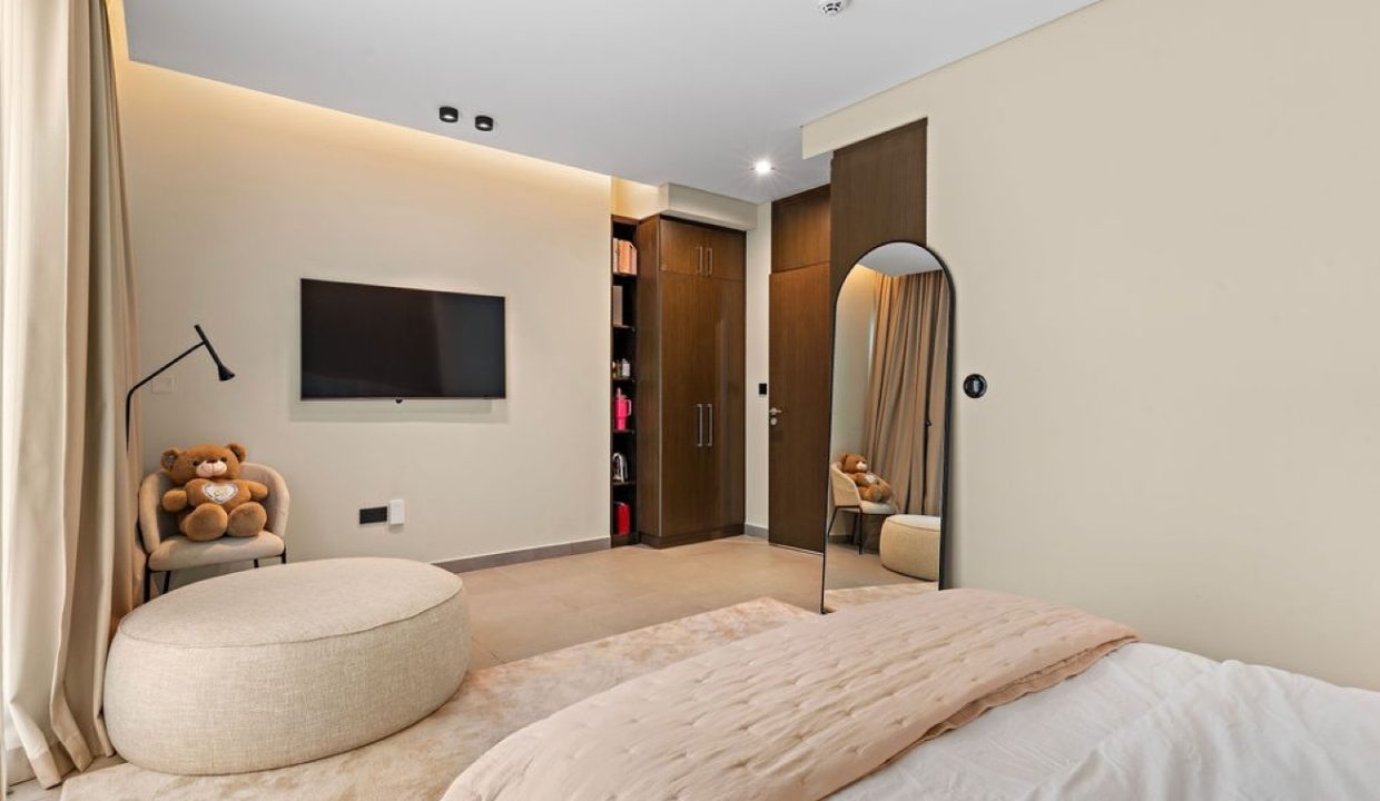Luxury 4BR Furnished Villa in Golf Place-26