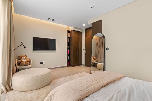 Luxury 4BR Furnished Villa in Golf Place-26