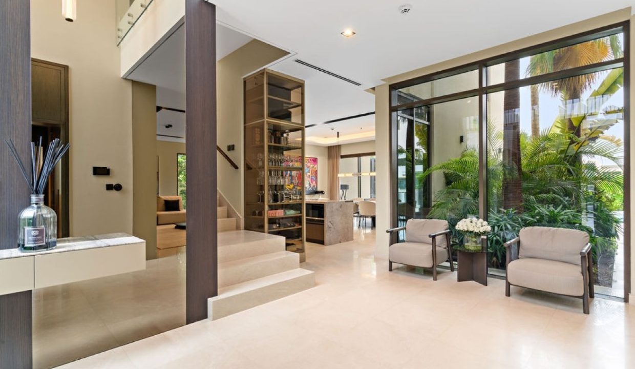 Luxury 4BR Furnished Villa in Golf Place-30