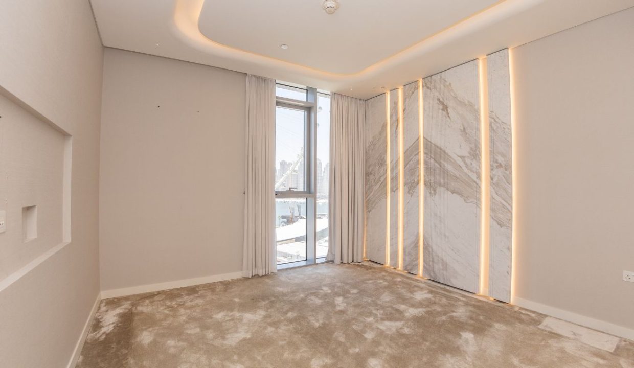 Elegant 3BR+Maid | Panoramic Sea & Ain Dubai View-12