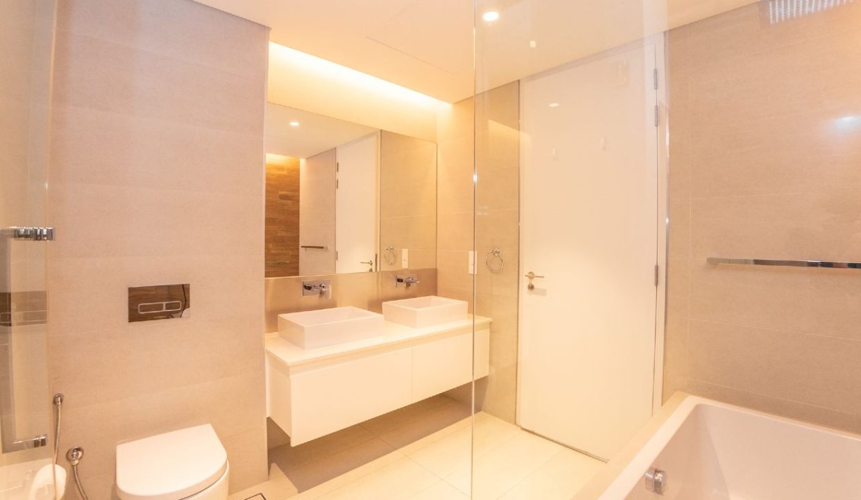 Elegant 3BR+Maid | Panoramic Sea & Ain Dubai View-23
