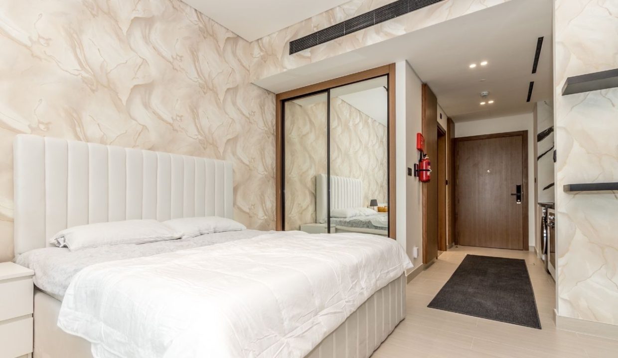 Brand-New Canal View Studio | Business Bay-12