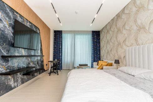 Brand-New Canal View Studio | Business Bay-8