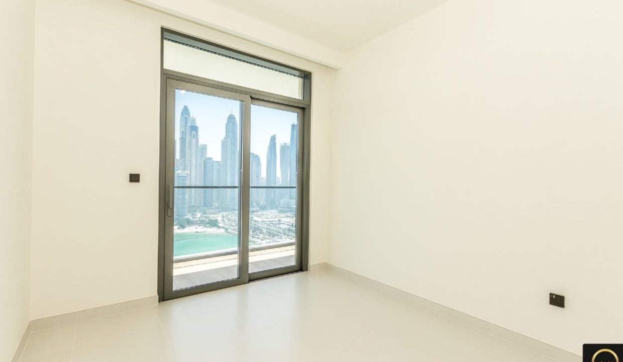 Luxurious 3BR | High Floor | Marina Skyline View-11