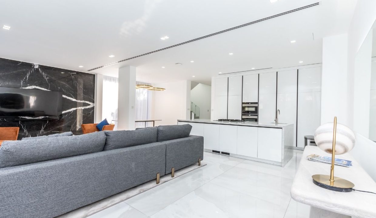 Exclusive 4BR Villa with Private Pool in Sidra-15