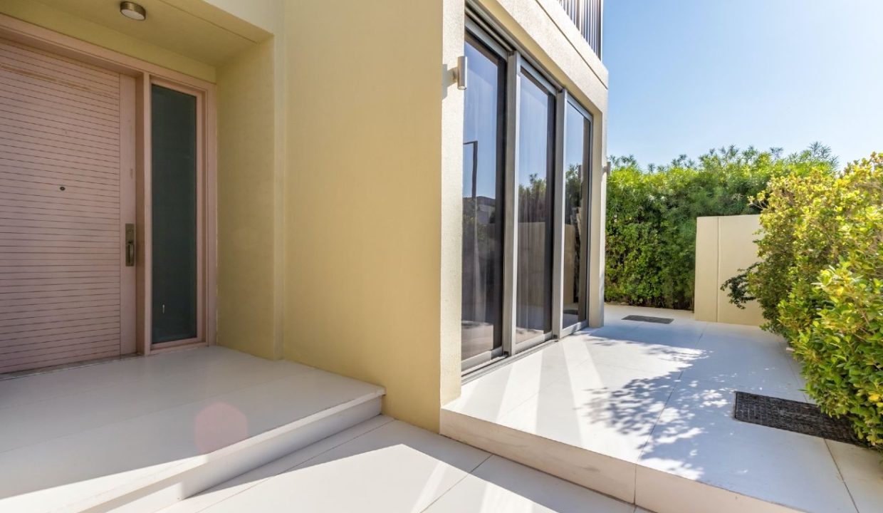 Exclusive 4BR Villa with Private Pool in Sidra-4