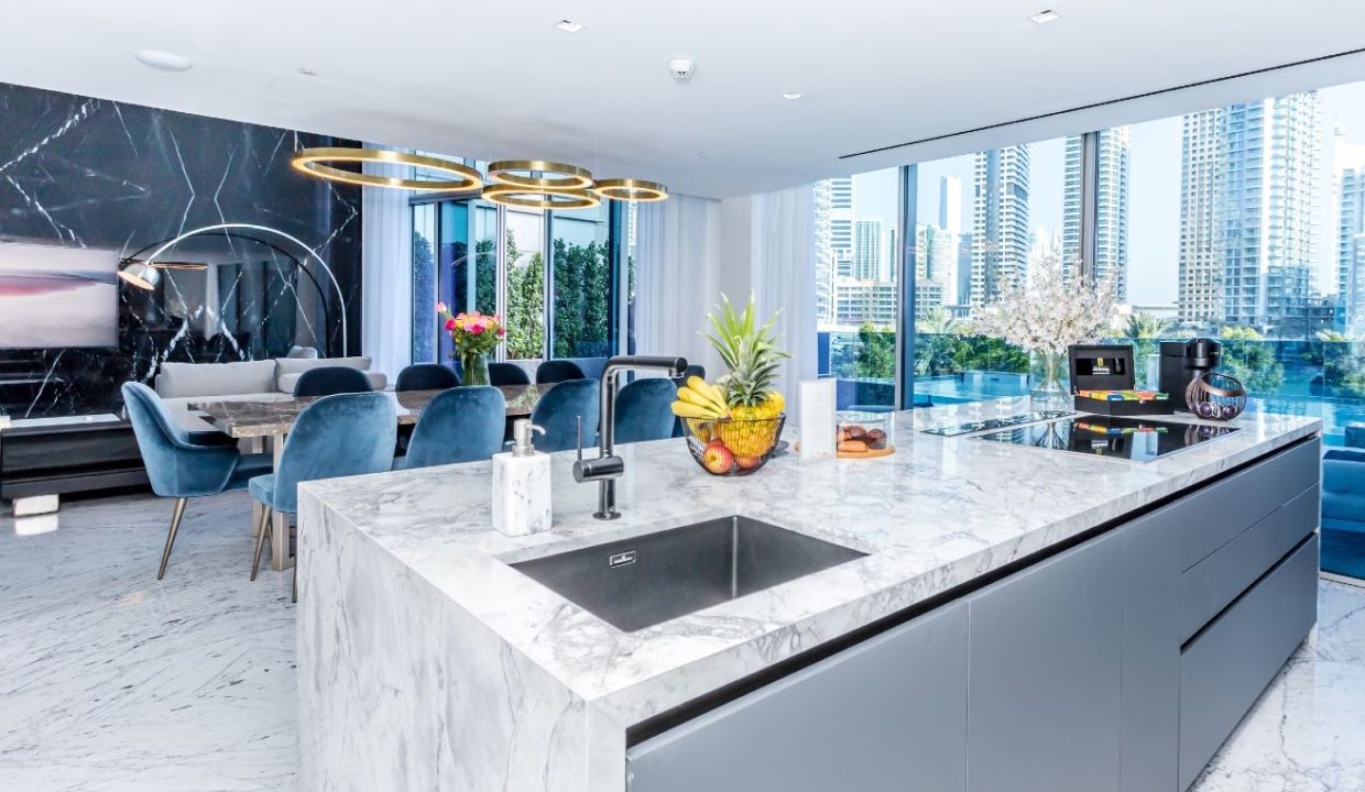 Must See Triplex Luxury Villa In Dubai Marina-1