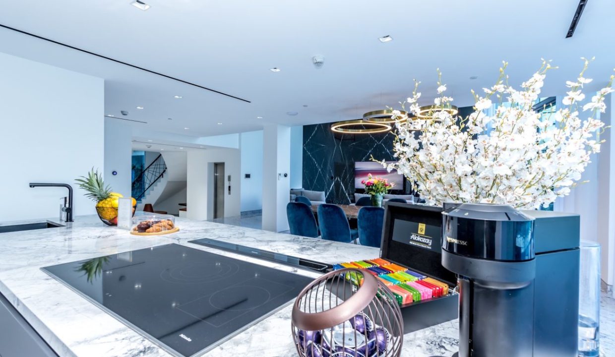 Stunning Triplex Villa | Prime Dubai Marina-7