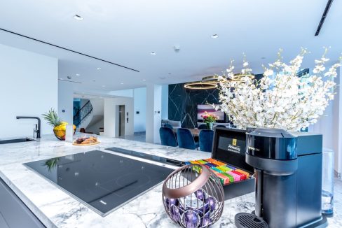 Stunning Triplex Villa | Prime Dubai Marina-7