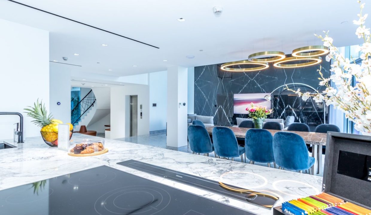 Stunning Triplex Villa | Prime Dubai Marina-8