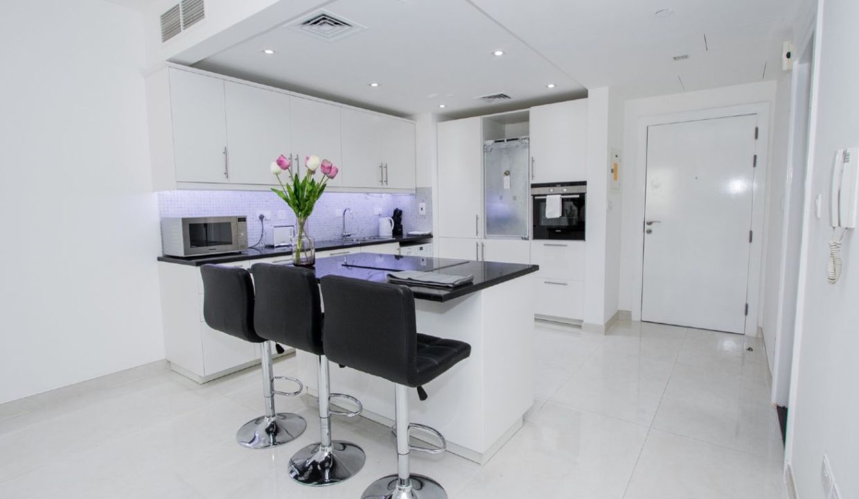 Upgraded Large Studio |Pool View | Fully Furnished-11
