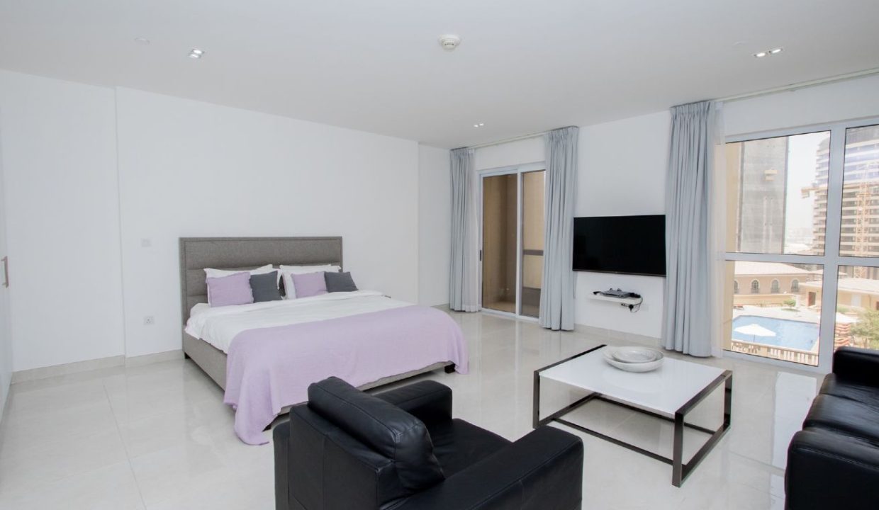 Upgraded Large Studio |Pool View | Fully Furnished-8