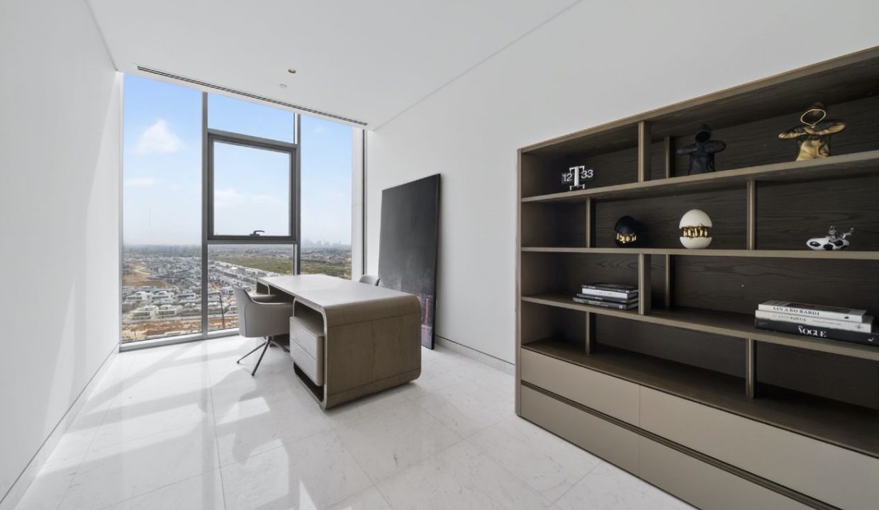 Elegant 4BR Penthouse with Panoramic Lagoon View-13