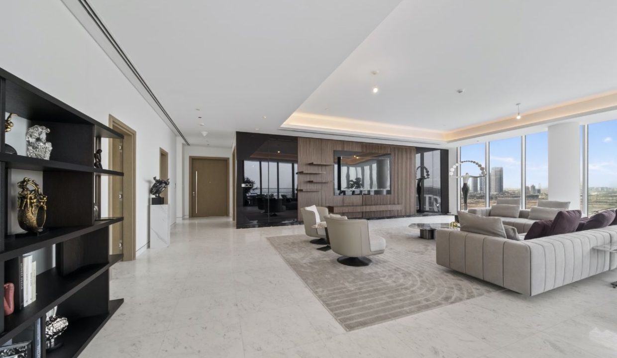 Elegant 4BR Penthouse with Panoramic Lagoon View-15