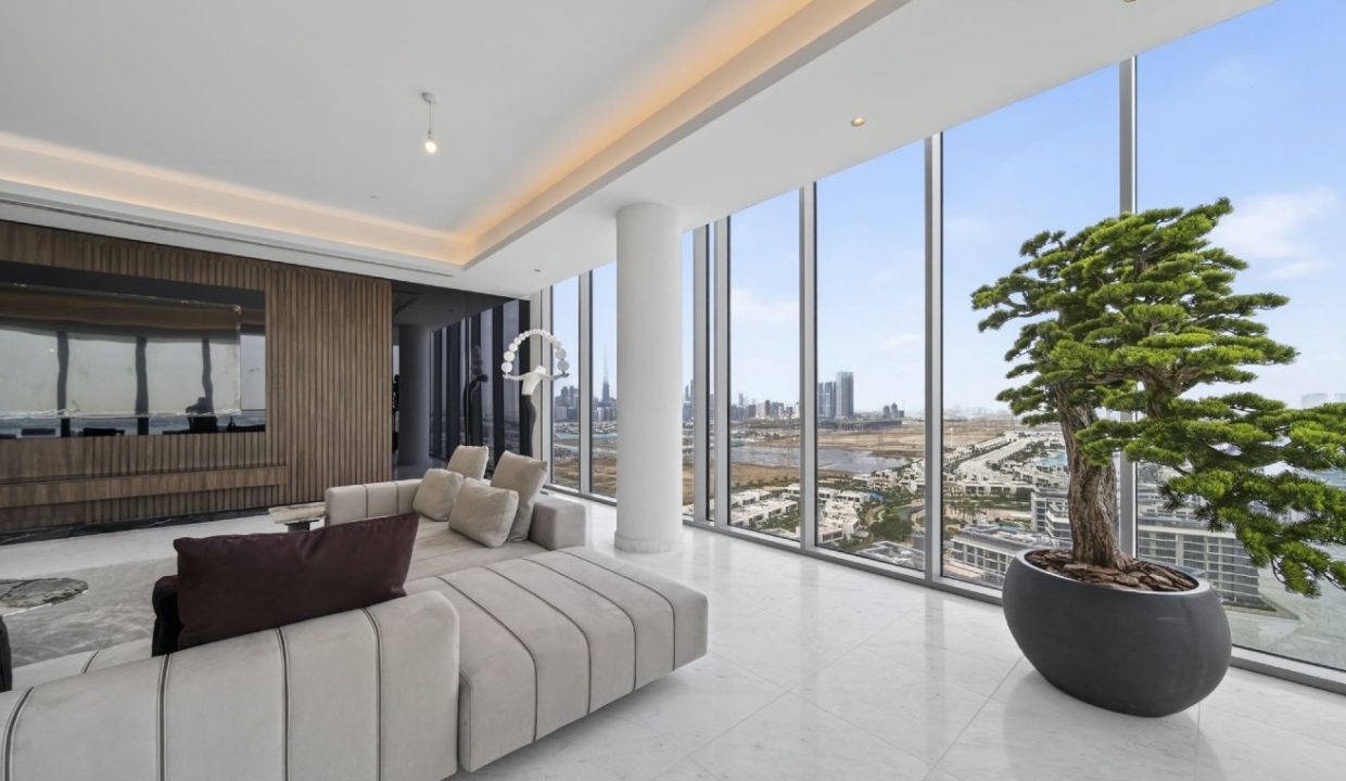 Elegant 4BR Penthouse with Panoramic Lagoon View-16