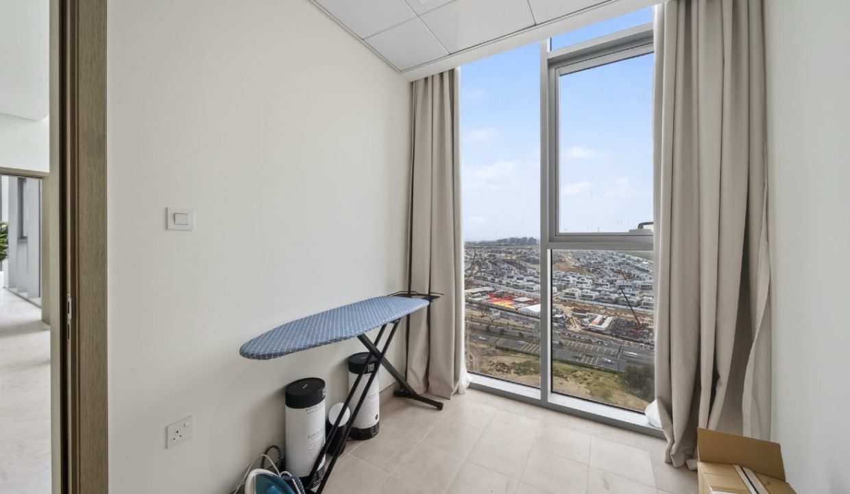 Elegant 4BR Penthouse with Panoramic Lagoon View-20