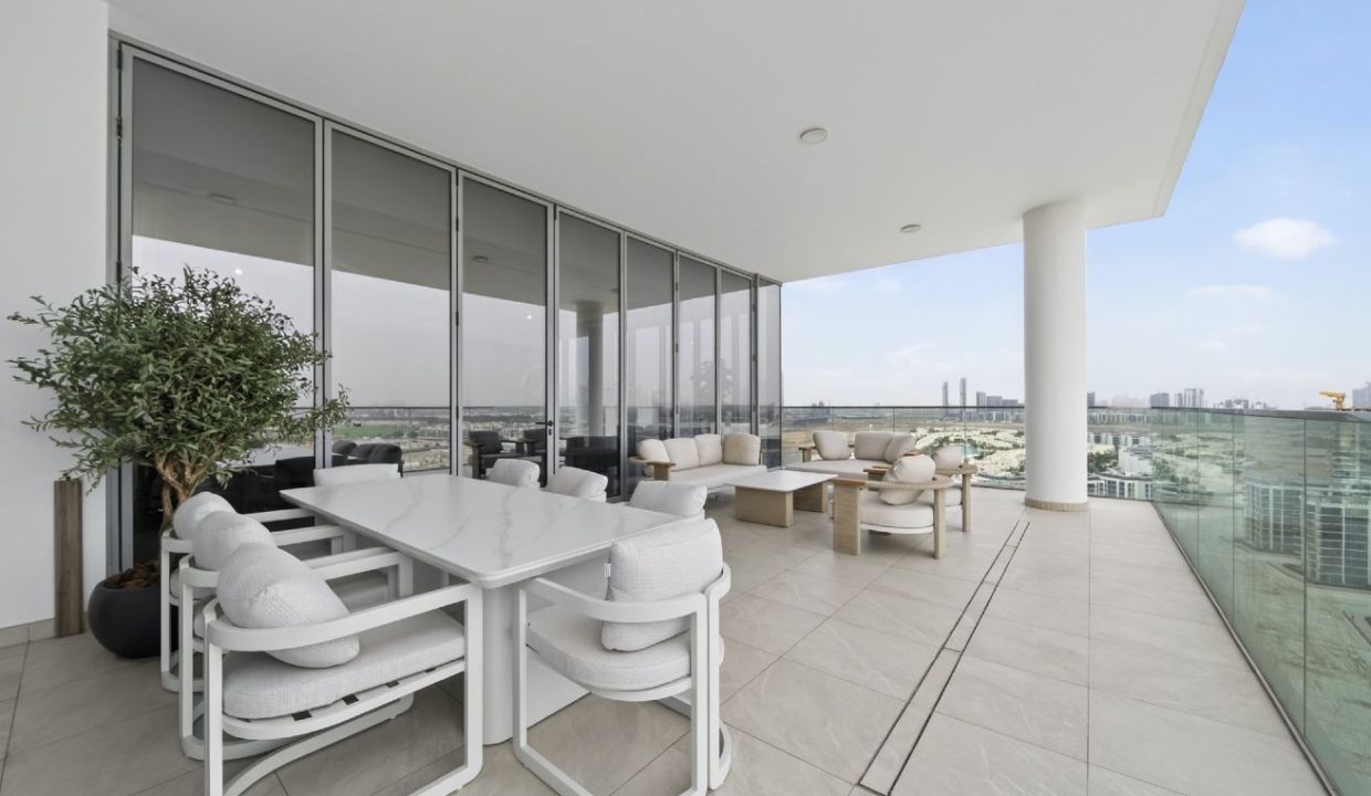 Elegant 4BR Penthouse with Panoramic Lagoon View-22