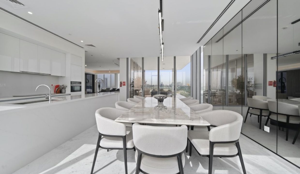 Elegant 4BR Penthouse with Panoramic Lagoon View-24