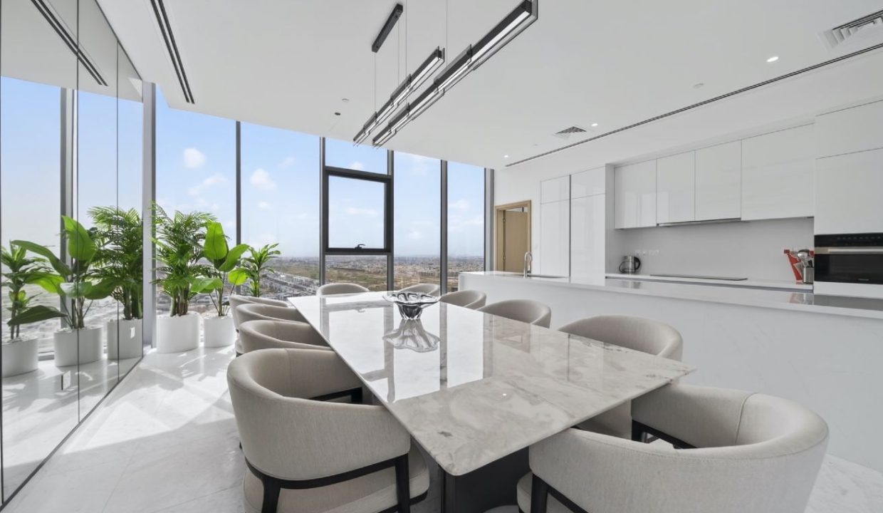 Elegant 4BR Penthouse with Panoramic Lagoon View-25
