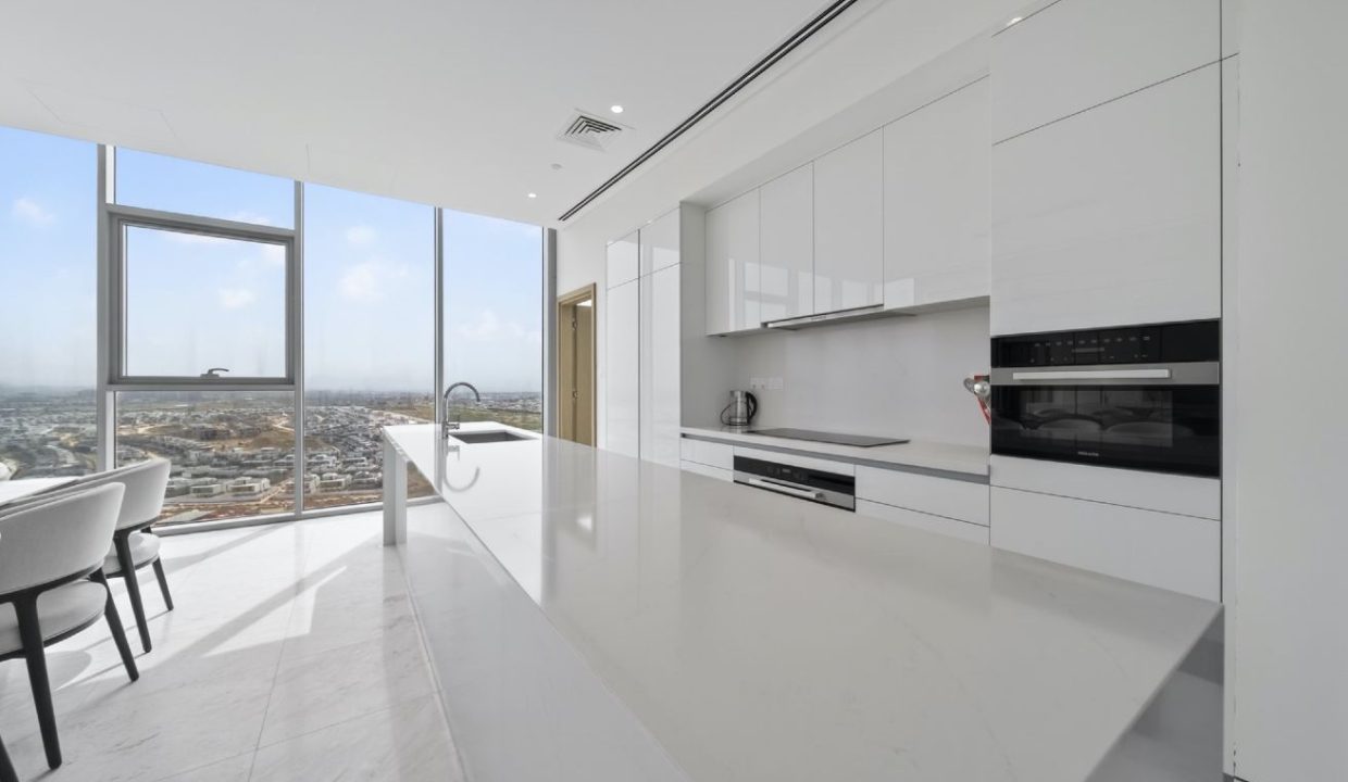 Elegant 4BR Penthouse with Panoramic Lagoon View-26