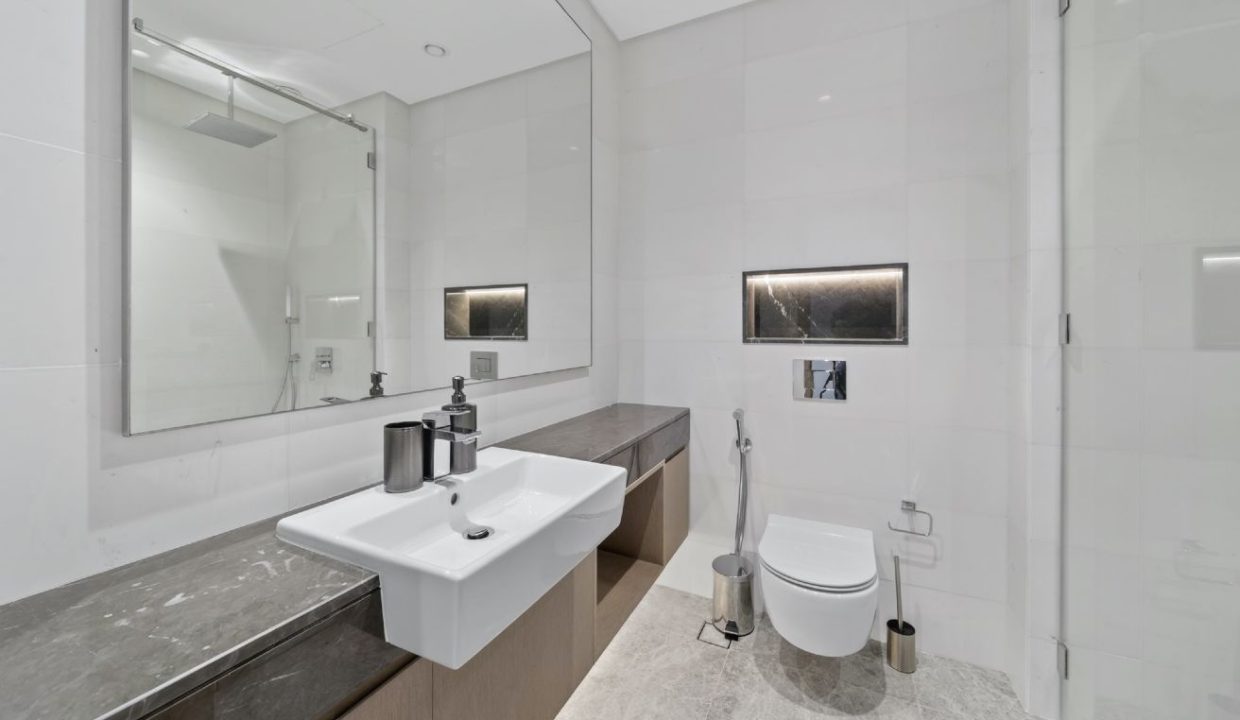 Elegant 4BR Penthouse with Panoramic Lagoon View-29