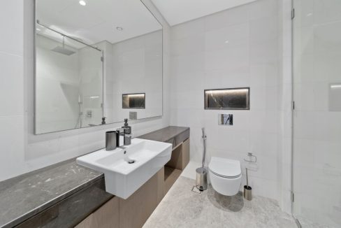 Elegant 4BR Penthouse with Panoramic Lagoon View-29