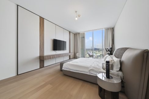Elegant 4BR Penthouse with Panoramic Lagoon View-1