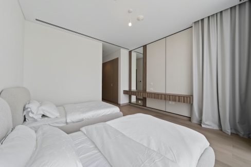 Elegant 4BR Penthouse with Panoramic Lagoon View-7