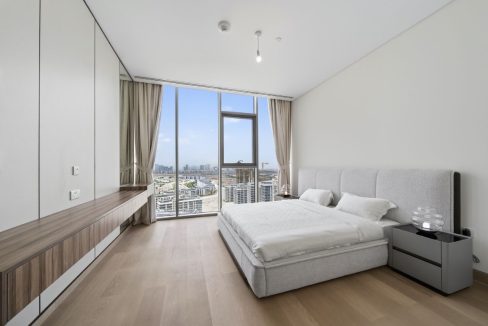 Elegant 4BR Penthouse with Panoramic Lagoon View-8