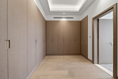 Elegant 4BR Penthouse with Panoramic Lagoon View-9