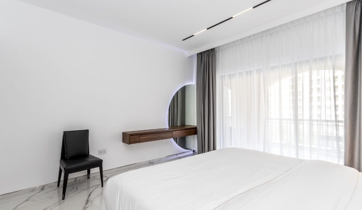 Luxury 3BR Fully Upgraded & Furnished-11
