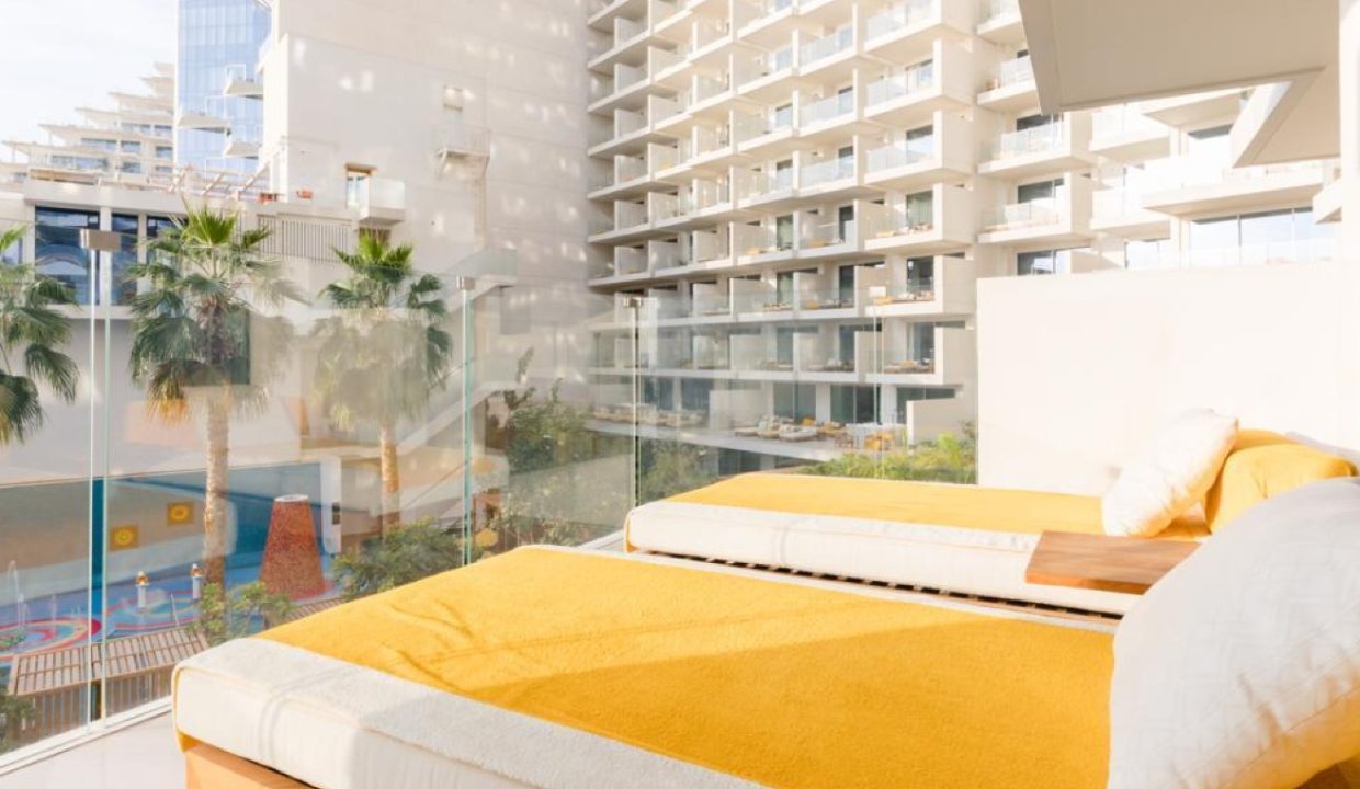 Furnished 2 BR Apartment in Palm Jumeirah-13