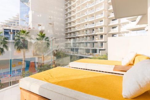 Furnished 2 BR Apartment in Palm Jumeirah-13