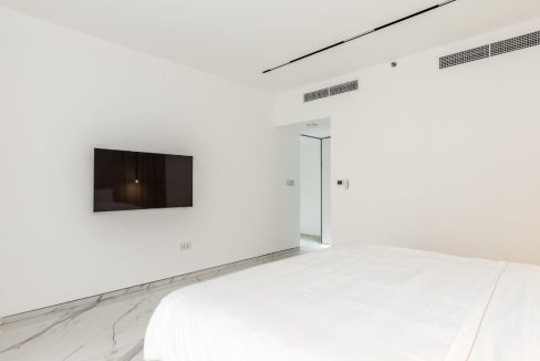 Luxury 3BR Fully Upgraded & Furnished-16