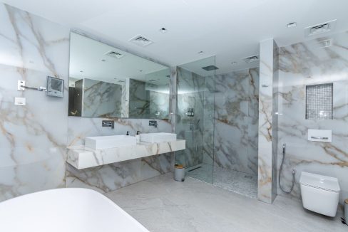 Luxury 3BR Fully Upgraded & Furnished-17