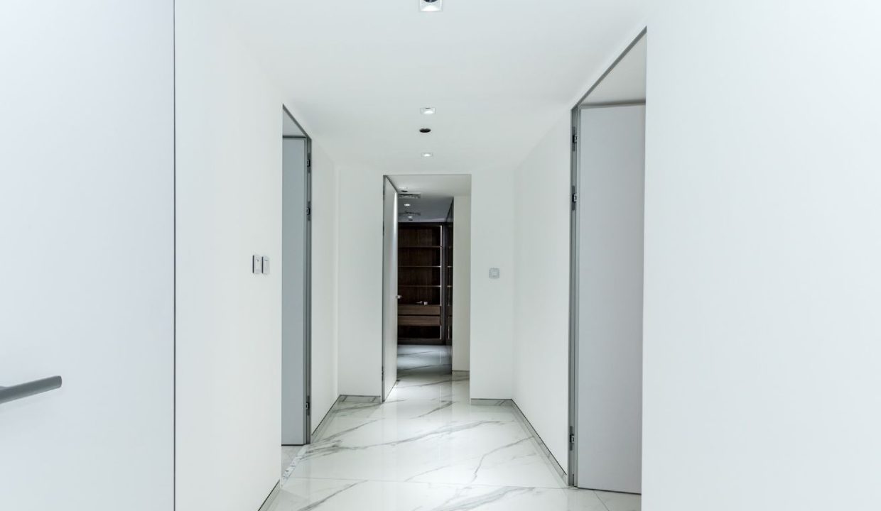 Luxury 3BR Fully Upgraded & Furnished-7