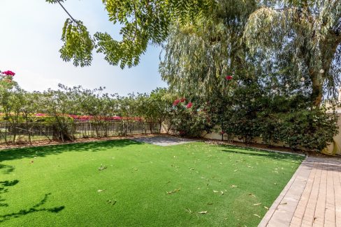 Stunning 3BR + Study Villa | Lake Backing | Spring-2
